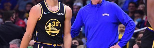 B体育-科尔：让我们改变进攻体系很可笑 你不围绕库里打？