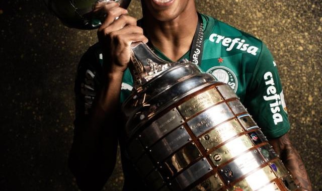 B体育入口-20岁后腰连拿两届解放者杯冠军 南美足联祝贺他！