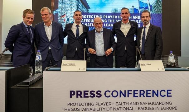 B体育入口-【观察】赛程太密谁之过？职业足球先拿国际足联开刀