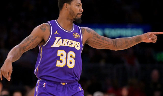 胜鹈鹕！詹姆斯直指防守重要性，斯玛特不满判罚，里弗斯谈伤势！