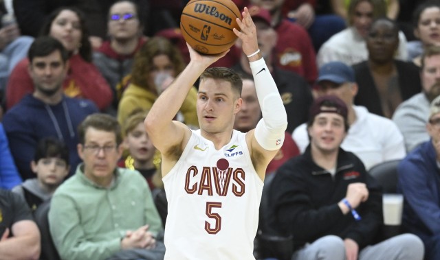 B体育下载-认识下哈登新队友！轰进9记三分的神射手太励志 骑士冲冠离不开他