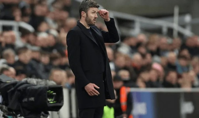 B体育-卡里克：虽然这样说让我难受，但10人的纽卡配得上战胜曼联